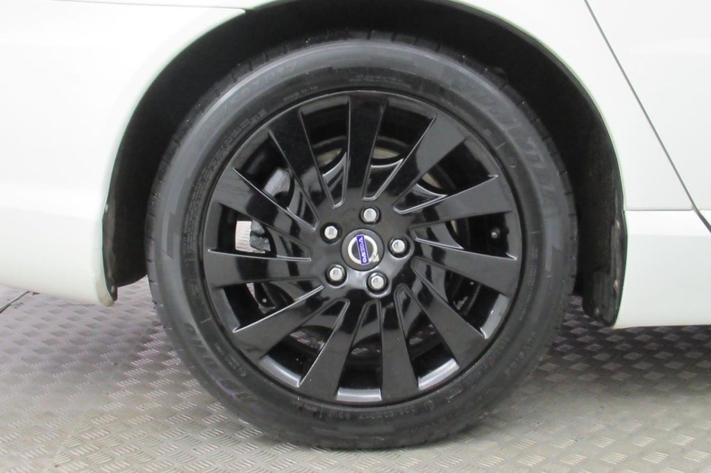 USED 2014 14 VOLVO V70 2.0 D4 SE NAV 5d 178 BHP 