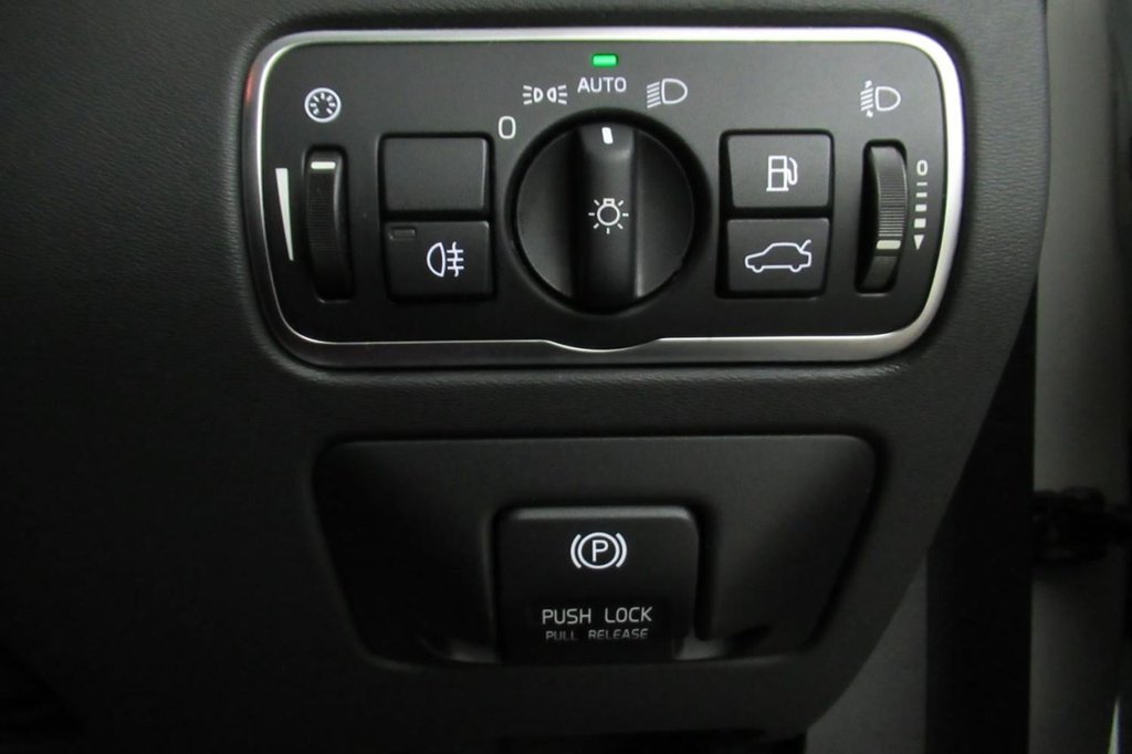 USED 2014 14 VOLVO V70 2.0 D4 SE NAV 5d 178 BHP 
