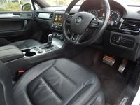 USED 2015 15 VOLKSWAGEN TOUAREG 3.0 V6 R-LINE TDI BLUEMOTION TECHNOLOGY 5d 259 BHP 2 Owners-Heated Steering Wheel