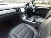 USED 2015 15 VOLKSWAGEN TOUAREG 3.0 V6 R-LINE TDI BLUEMOTION TECHNOLOGY 5d 259 BHP 2 Owners-Heated Steering Wheel