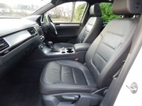 USED 2015 15 VOLKSWAGEN TOUAREG 3.0 V6 R-LINE TDI BLUEMOTION TECHNOLOGY 5d 259 BHP 2 Owners-Heated Steering Wheel