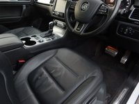 USED 2015 15 VOLKSWAGEN TOUAREG 3.0 V6 R-LINE TDI BLUEMOTION TECHNOLOGY 5d 259 BHP 2 Owners-Heated Steering Wheel