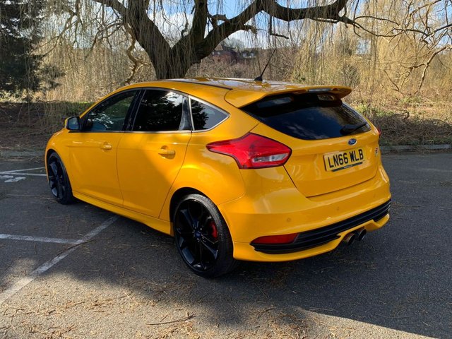 View our FORD FOCUS
