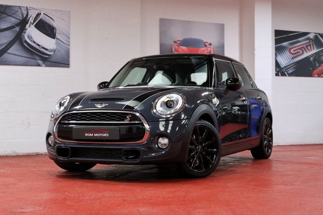 2018 18 MINI Hatch John Cooper Works 2.0 JOHN COOPER WORKS 3d 228 BHP