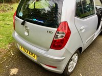 USED 2013 63 HYUNDAI I10 1.2 ACTIVE 5d AUTO 85 BHP ONLY 27,000 MILES//2 OWNER//X7 SERVICE HISTORY STAMPS 1.2 ACTIVE 5d AUTO 85 BHP ONLY 27,000 MILES//2 OWNER//X7 SERVICE HISTORY STAMPS//ULEZ COMPLIANT