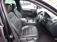 USED 2013 13 VOLKSWAGEN TOUAREG 3.0 V6 ALTITUDE TDI BLUEMOTION TECHNOLOGY 5d 202 BHP FANTASTIC EXAMPLE+FULLY SERVICED+1 YEAR MOT+BREAKDOWN COVER