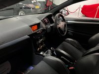 USED 2010 10 VAUXHALL ASTRA 2.0 VXR 3d 240 BHP * AIR CONDITIONING * ALLOYS *  ONLY 34K MILES *  HALF LEATHER *