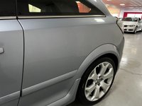 USED 2010 10 VAUXHALL ASTRA 2.0 VXR 3d 240 BHP * AIR CONDITIONING * ALLOYS *  ONLY 34K MILES *  HALF LEATHER *