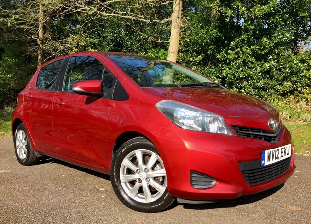 2012 12 Toyota Yaris 1.3 VVT-I TR 5d AUTO 98 BHP 2 OWNER//ONLY 15,000 MILES//FULL TOYOTA/SPECIALIST SERVICING X9 STAMPS//PARKING CAMERA AND SENSORS//X2 NEW FRONT TYRES