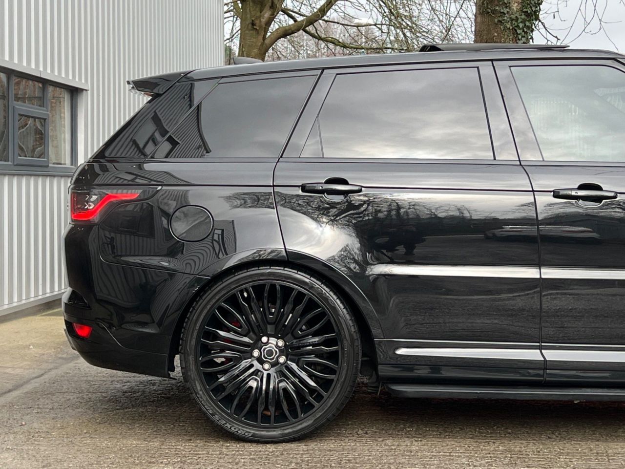 2019 LAND ROVER RANGE ROVER SPORT 5.0 P575 V8 SVR Auto 4WD (s/s) 5dr