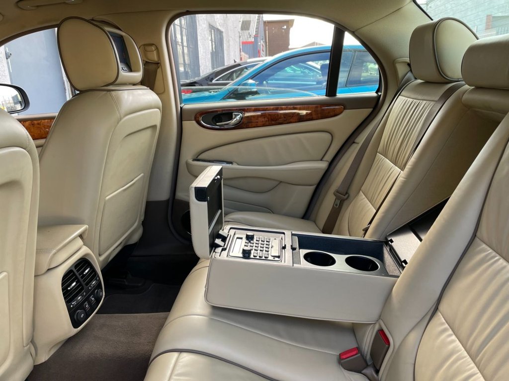 USED 2007 07 JAGUAR XJ 4.2 SOVEREIGN V8 4d 300 BHP 