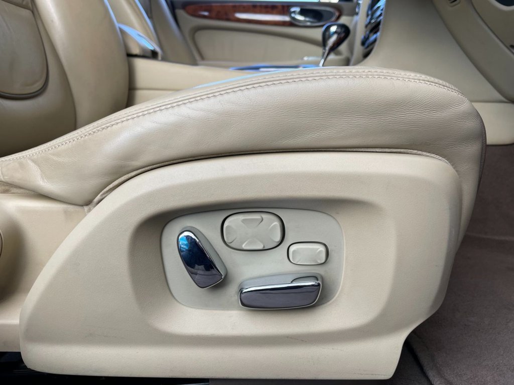 USED 2007 07 JAGUAR XJ 4.2 SOVEREIGN V8 4d 300 BHP 