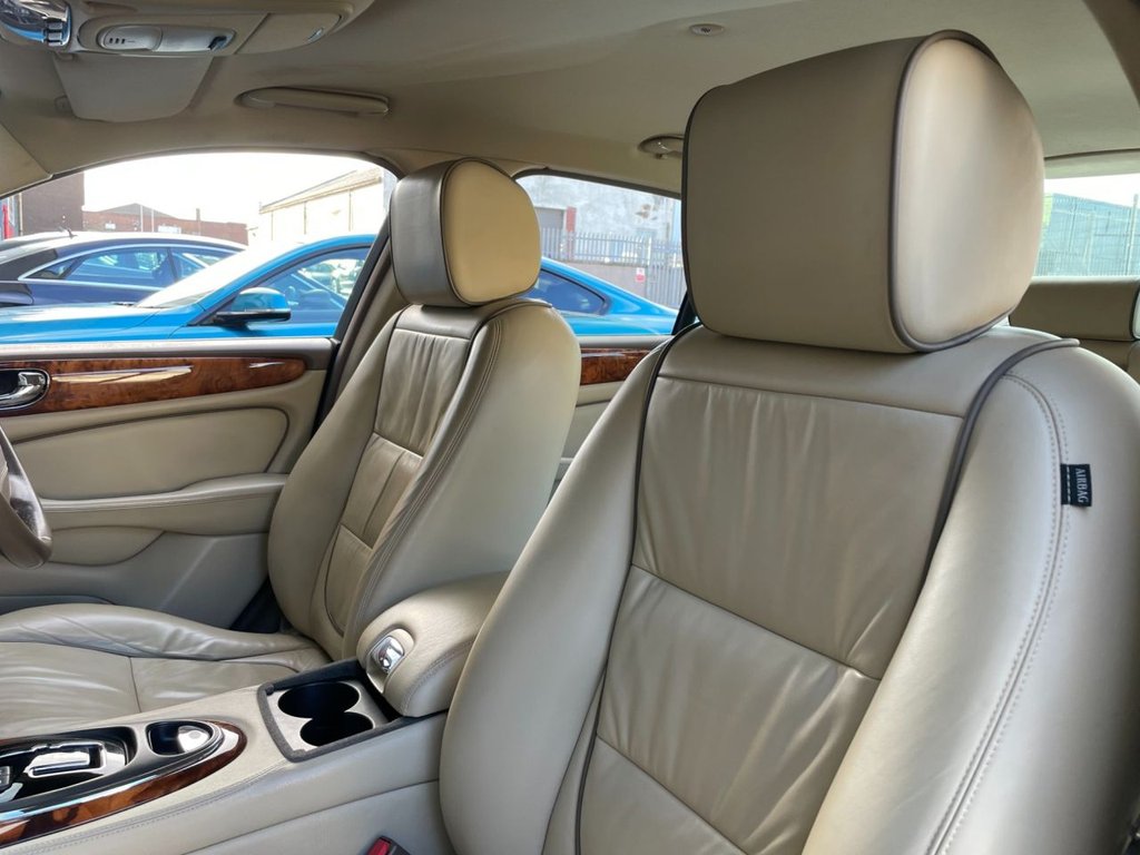 USED 2007 07 JAGUAR XJ 4.2 SOVEREIGN V8 4d 300 BHP 