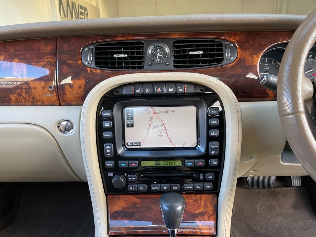 USED 2007 07 JAGUAR XJ 4.2 SOVEREIGN V8 4d 300 BHP 