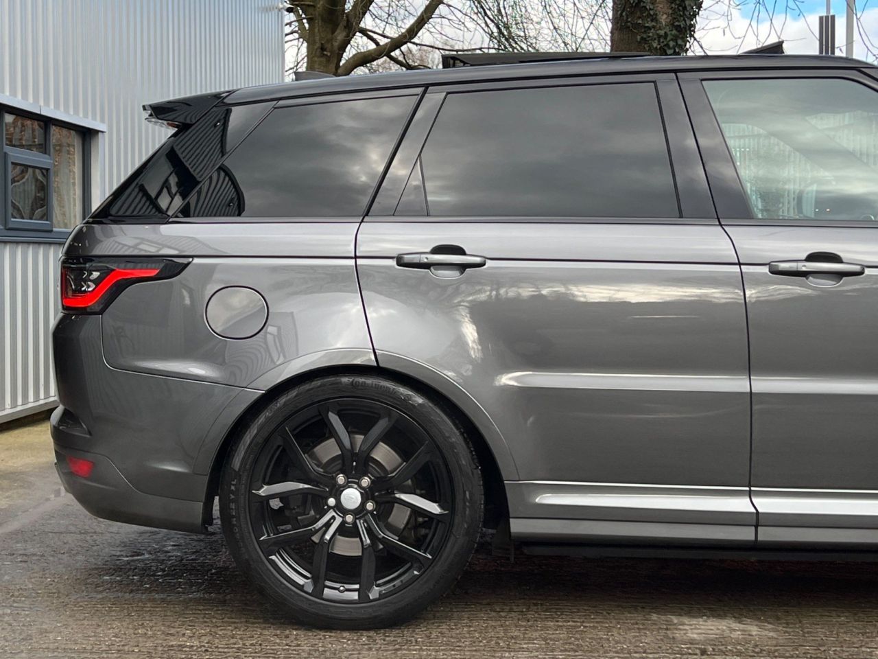 2018 68 LAND ROVER RANGE ROVER SPORT 5.0 P575 V8 SVR Auto 4WD (s/s) 5dr