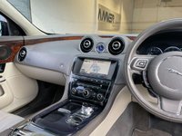 USED 2010 10 JAGUAR XJ 3.0 D V6 PORTFOLIO LWB 4d 275 BHP 