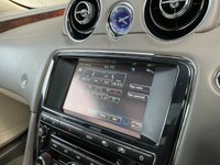 USED 2010 10 JAGUAR XJ 3.0 D V6 PORTFOLIO LWB 4d 275 BHP 