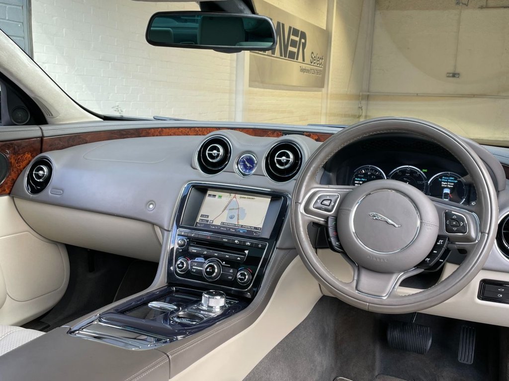 USED 2010 10 JAGUAR XJ 3.0 D V6 PORTFOLIO LWB 4d 275 BHP 