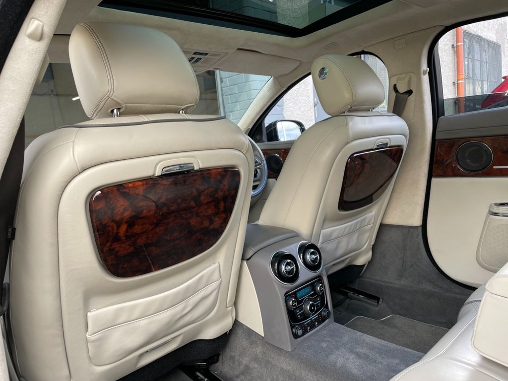 USED 2010 10 JAGUAR XJ 3.0 D V6 PORTFOLIO LWB 4d 275 BHP 