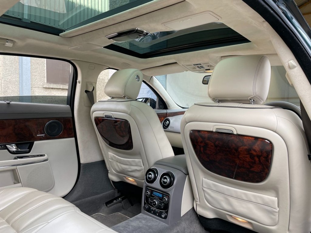 USED 2010 10 JAGUAR XJ 3.0 D V6 PORTFOLIO LWB 4d 275 BHP 