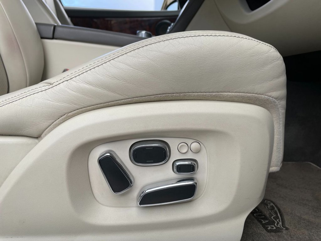 USED 2010 10 JAGUAR XJ 3.0 D V6 PORTFOLIO LWB 4d 275 BHP 