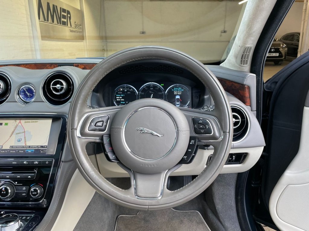 USED 2010 10 JAGUAR XJ 3.0 D V6 PORTFOLIO LWB 4d 275 BHP 