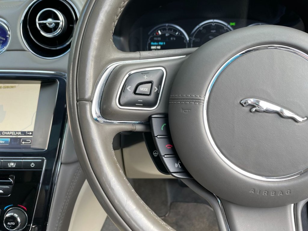 USED 2010 10 JAGUAR XJ 3.0 D V6 PORTFOLIO LWB 4d 275 BHP 