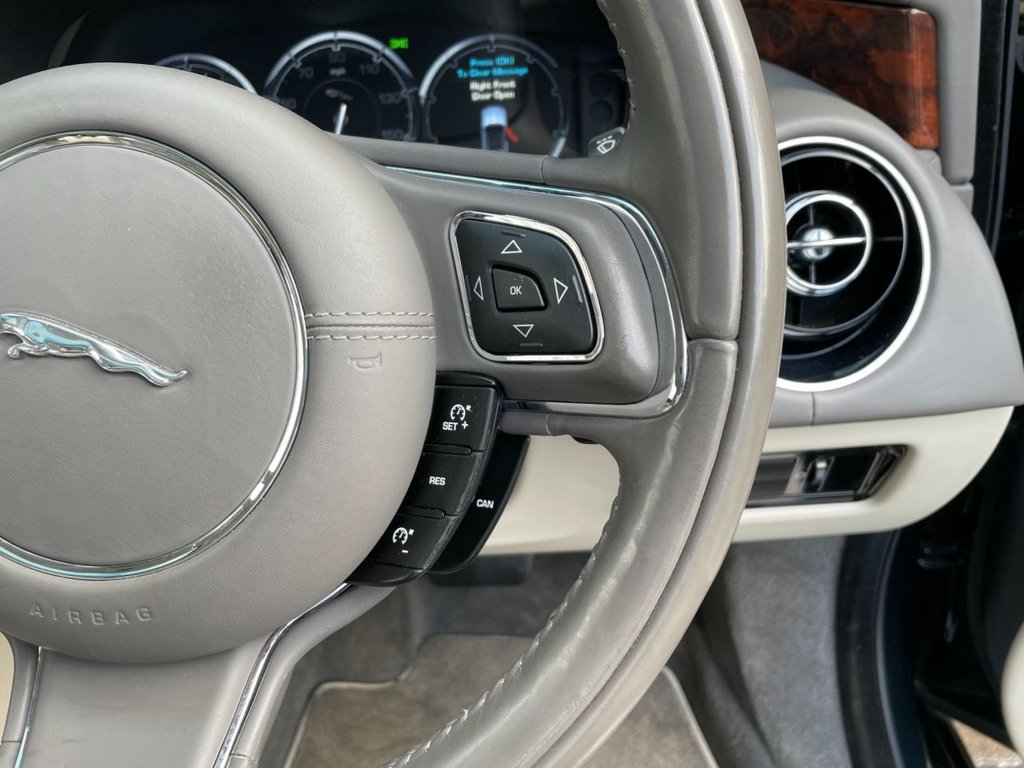 USED 2010 10 JAGUAR XJ 3.0 D V6 PORTFOLIO LWB 4d 275 BHP 