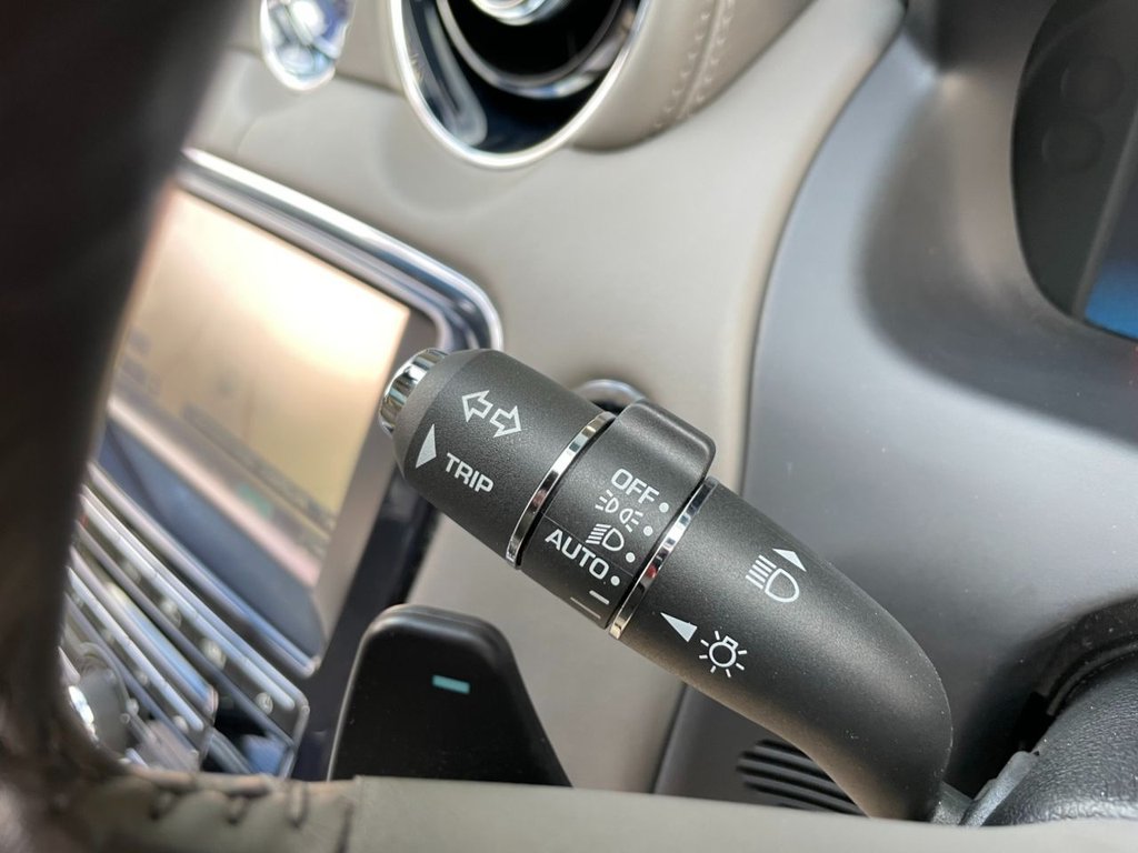 USED 2010 10 JAGUAR XJ 3.0 D V6 PORTFOLIO LWB 4d 275 BHP 