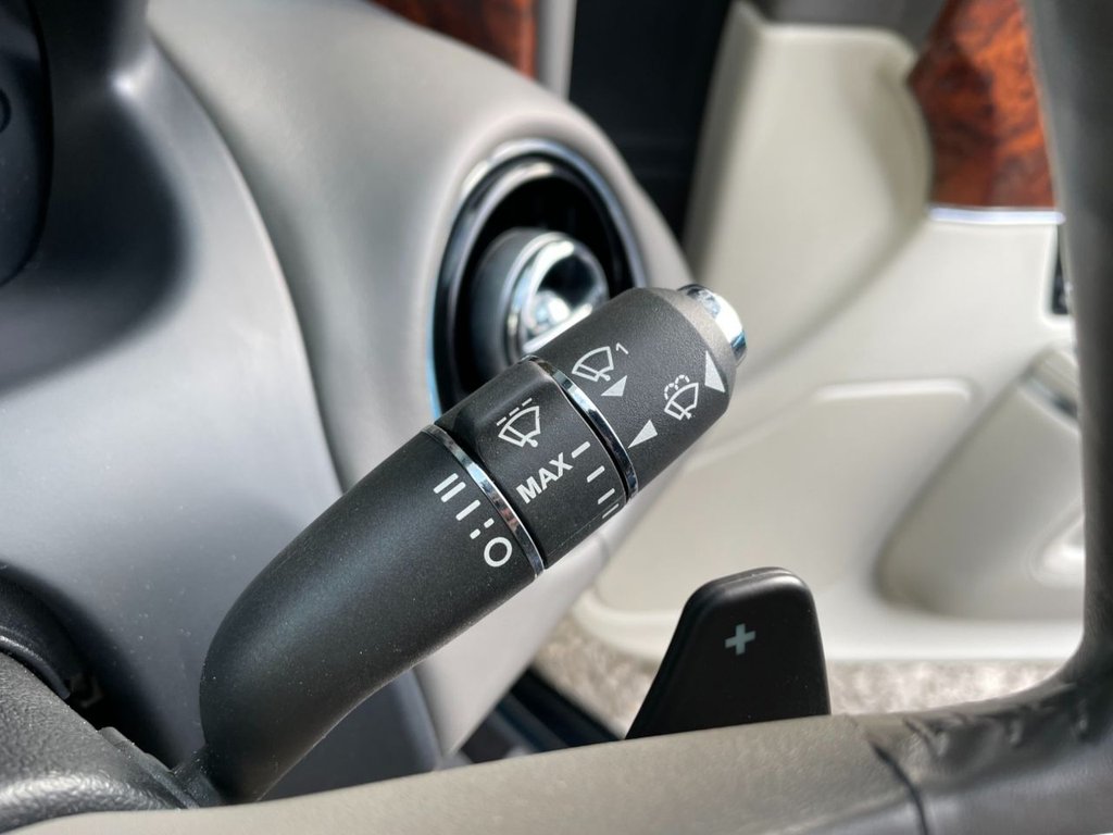 USED 2010 10 JAGUAR XJ 3.0 D V6 PORTFOLIO LWB 4d 275 BHP 