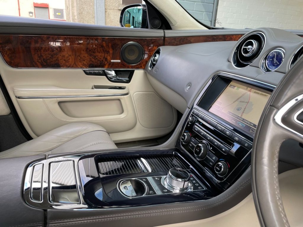 USED 2010 10 JAGUAR XJ 3.0 D V6 PORTFOLIO LWB 4d 275 BHP 
