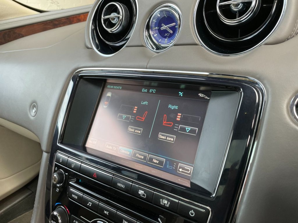 USED 2010 10 JAGUAR XJ 3.0 D V6 PORTFOLIO LWB 4d 275 BHP 