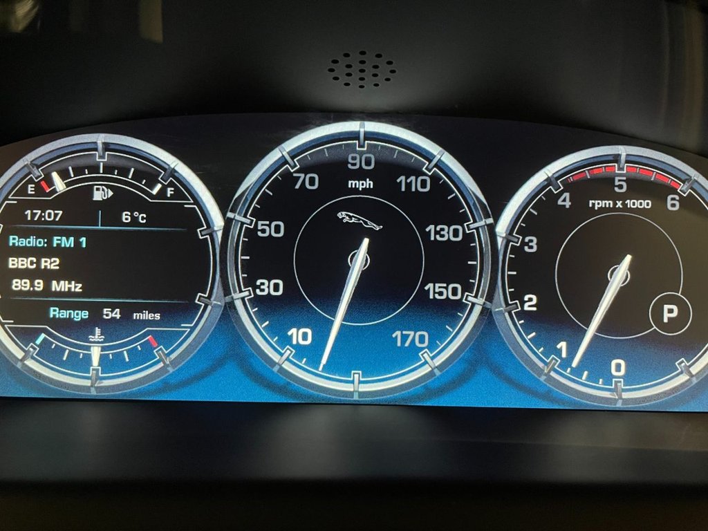 USED 2010 10 JAGUAR XJ 3.0 D V6 PORTFOLIO LWB 4d 275 BHP 