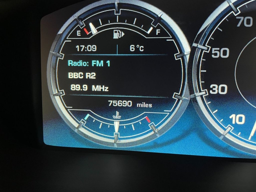 USED 2010 10 JAGUAR XJ 3.0 D V6 PORTFOLIO LWB 4d 275 BHP 