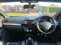 USED 2010 10 VAUXHALL ASTRA 2.0 VXR 3d 240 BHP 