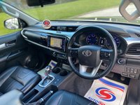USED 2017 17 TOYOTA HI-LUX 2.4 INVINCIBLE X 4WD D-4D DCB 148 BHP 