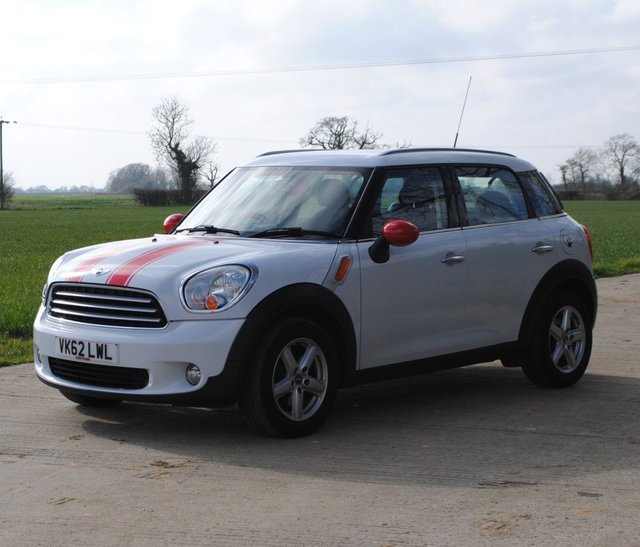2012 62 MINI Countryman 1.6 COOPER 5d 122 BHP