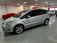 USED 2012 12 FORD S-MAX 2.0 TITANIUM TDCI 5d 138 BHP * PRIVACY * CLIMATE *  7 SEATS * LEATHER * NAVIGATION * PARKING SENSORS * 18 INCH ALLOY WHEELS *