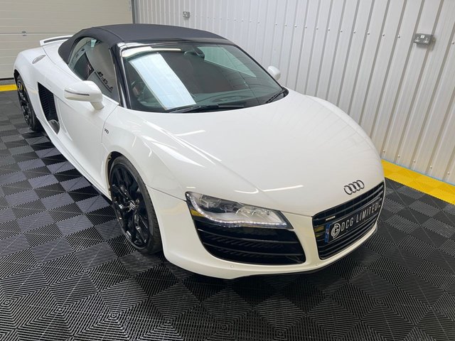 2010 R Audi R8 5.2 SPYDER V10 QUATTRO 2d 518 BHP