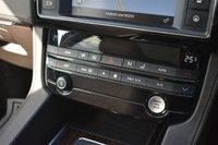USED 2016 16 JAGUAR F-PACE 2.0 PORTFOLIO AWD 5d 178 BHP PANROOF  20IN VENOM ALLOYS/PANORAMIC ROOF