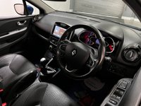 USED 2018 18 RENAULT CLIO 1.5 SIGNATURE NAV DCI 5d 89 BHP * CLIMATE * CRUISE * NAV * BLUETOOTH * PARKING SENSORS * LEATHER * 17 INCH ALLOYS *