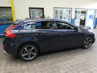USED 2014 64 VOLVO V40 1.6 D2 R-DESIGN LUX NAV 5d 113 BHP &pound;0 ROAD TAX SAT NAV SUNROOF HEATED LEATHER ELECTRIC MEMORY SEATS