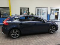USED 2014 64 VOLVO V40 1.6 D2 R-DESIGN LUX NAV 5d 113 BHP &pound;0 ROAD TAX SAT NAV SUNROOF HEATED LEATHER ELECTRIC MEMORY SEATS