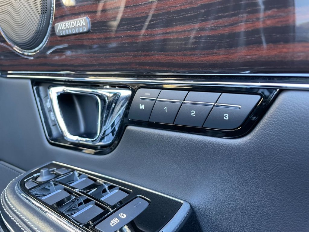 USED 2017 17 JAGUAR XJ 3.0 D V6 PORTFOLIO 4d 302 BHP 