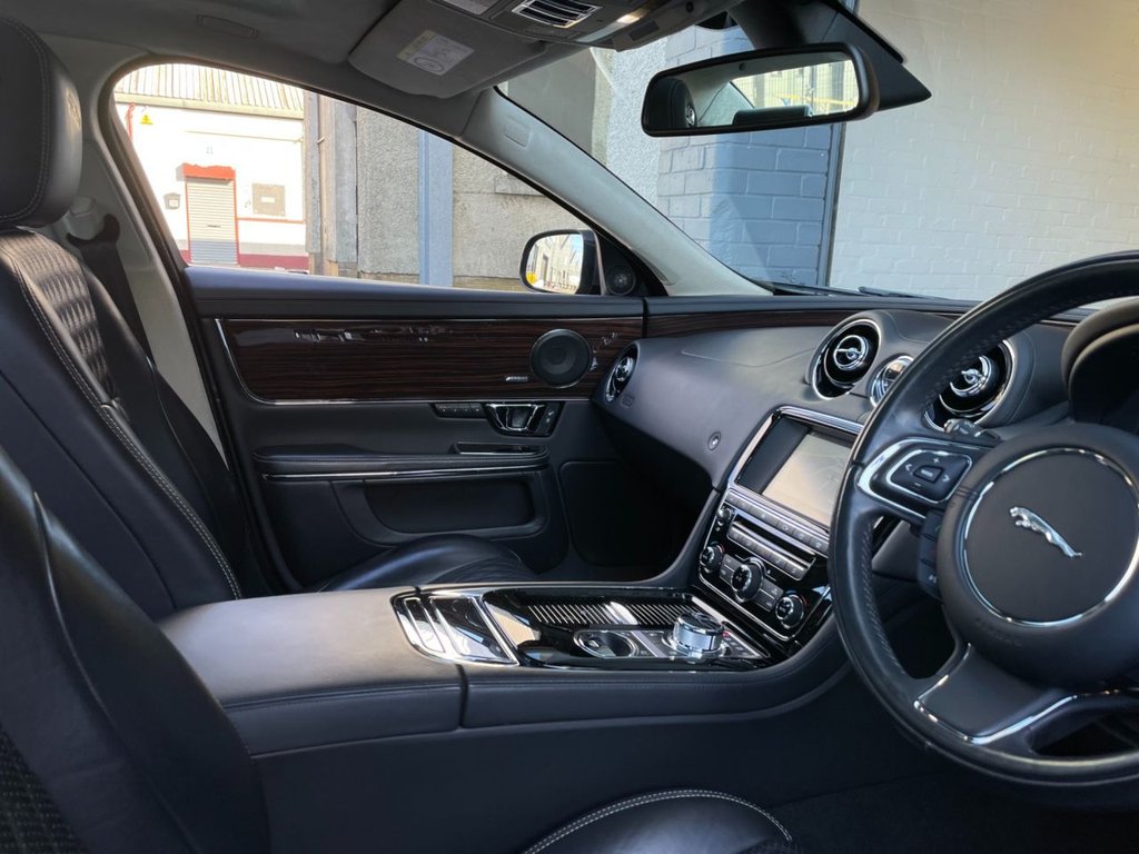 USED 2017 17 JAGUAR XJ 3.0 D V6 PORTFOLIO 4d 302 BHP 