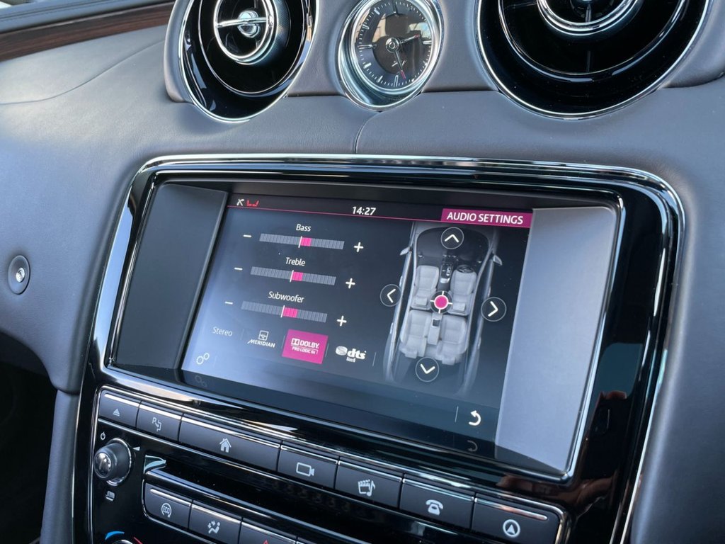 USED 2017 17 JAGUAR XJ 3.0 D V6 PORTFOLIO 4d 302 BHP 