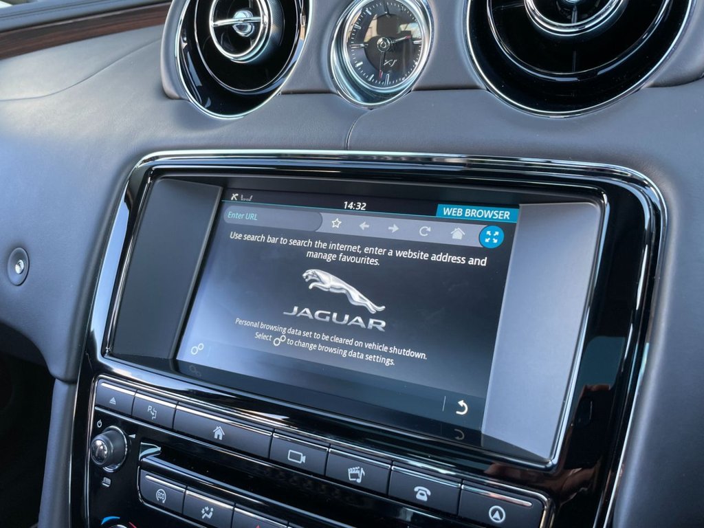 USED 2017 17 JAGUAR XJ 3.0 D V6 PORTFOLIO 4d 302 BHP 