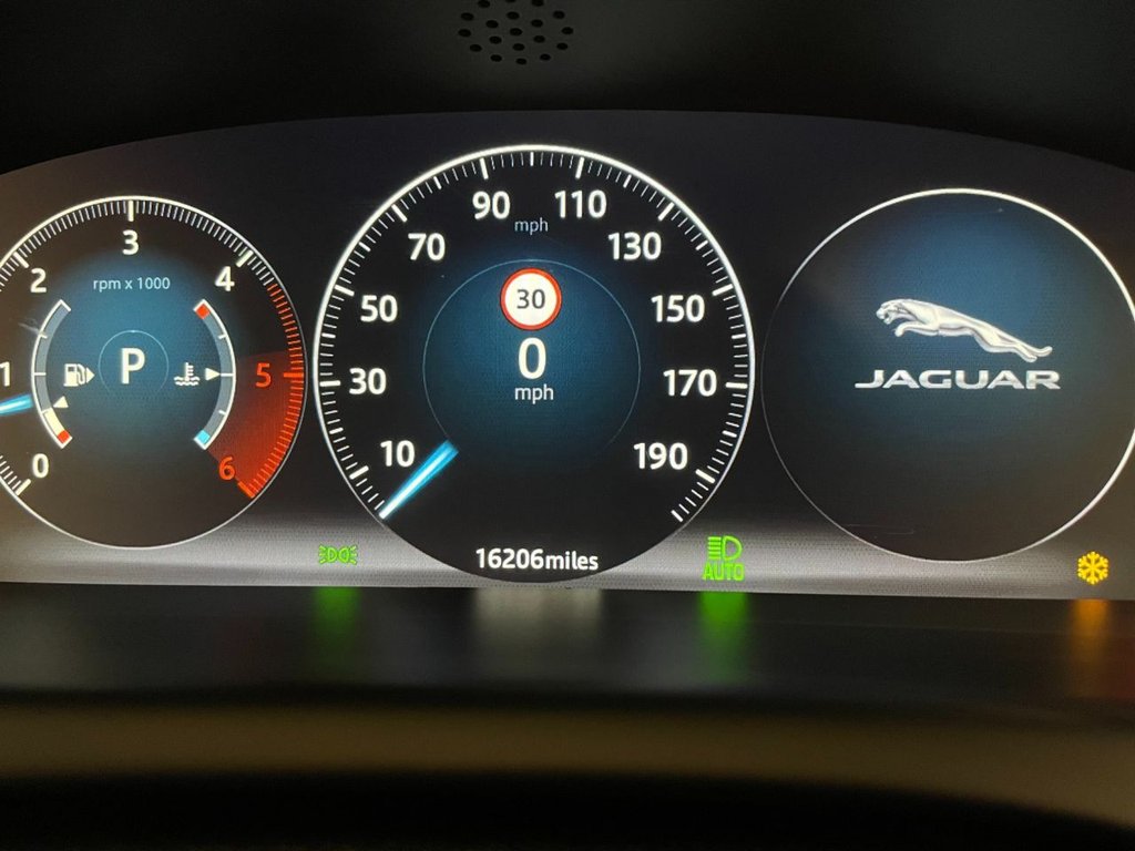 USED 2017 17 JAGUAR XJ 3.0 D V6 PORTFOLIO 4d 302 BHP 
