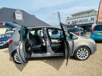 USED 2013 13 VAUXHALL MERIVA 1.7 SE CDTI 5d 128 BHP Low Mileage with Panoramic Roof and front and rear sensors