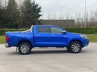 USED 2017 17 TOYOTA HI-LUX 2.4 INVINCIBLE 4WD D-4D DCB 148 BHP 